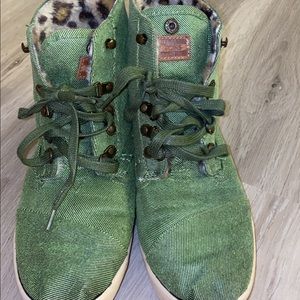 Tom’s size 10 high tops shoes